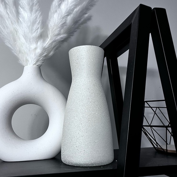 Textured Cream Vase 🤍 - Picture 2 of 2